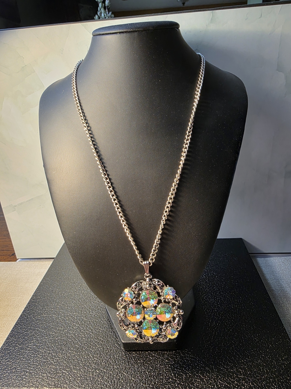 Vintage-Inspired Iridescent Crystal Pendant Necklace - Pin Silver Tone